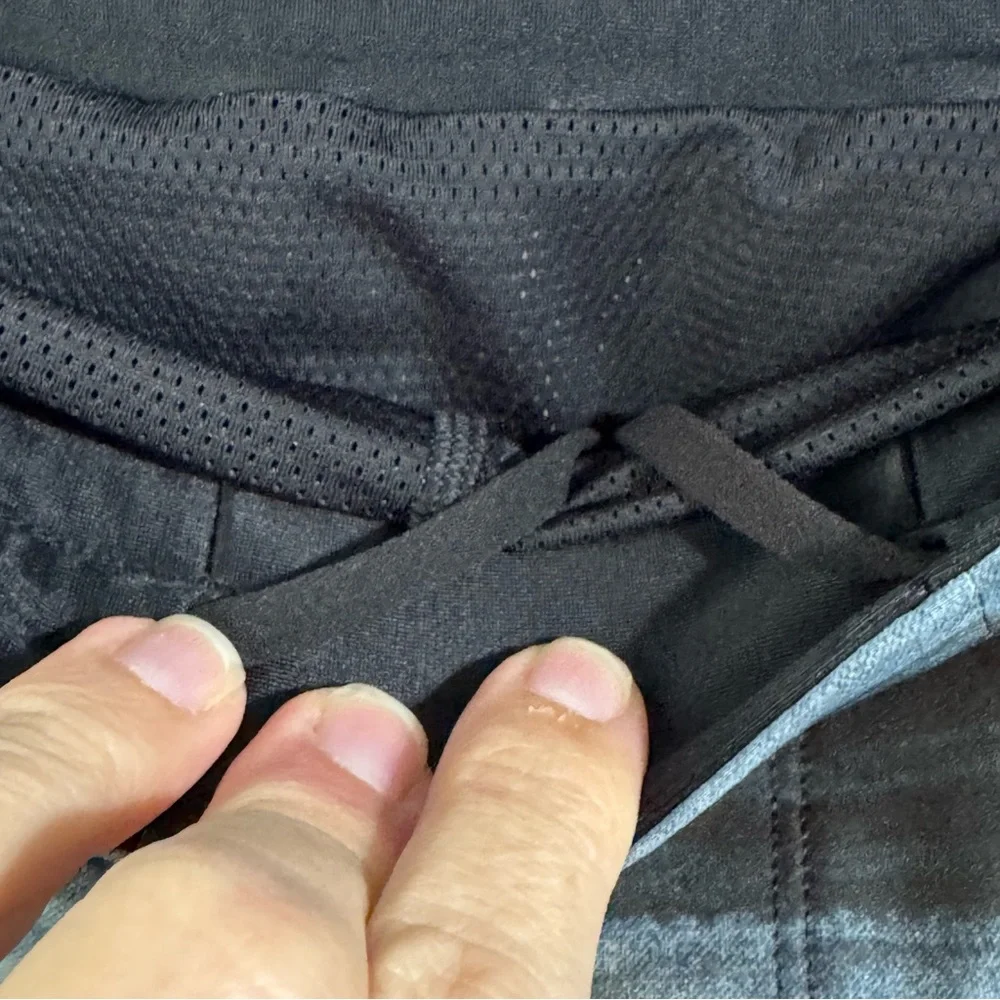 lululemon athletica Striped Blue and Black Channel swim Shorts small 5”